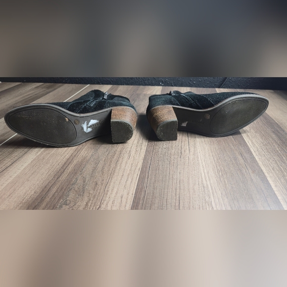 Lucky Brand Ponic Black SIZE 8.5 Suede Ankle Bootie Side Slit Zip Heeled - Picture 3 of 10